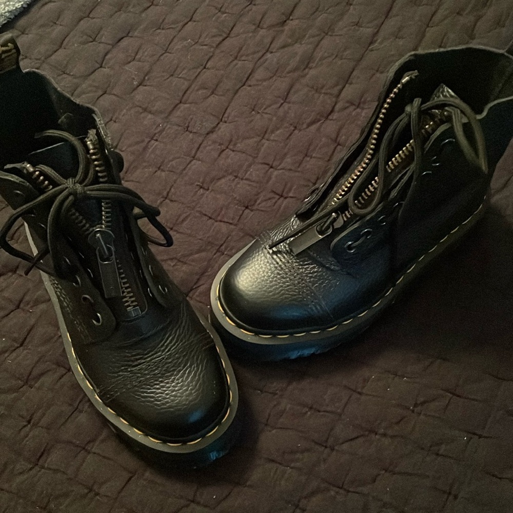 Dr Martens Air Waits women’s size 5 black